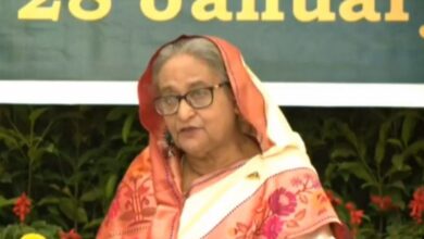 ণভবন থেকে ভিডিও কনফারেন্সের মাধ্যমে সামরিক বাহিনী কমান্ড ও স্টাফ কলেজের ‘ডিএসসিএসসি ২০২০-২০২১’ কোর্সের স্নাতক সমাবর্তন অনুষ্ঠানে বক্তব্য দেন প্রধানমন্ত্রী শেখ হাসিনা। ছবি : সংগৃহীত