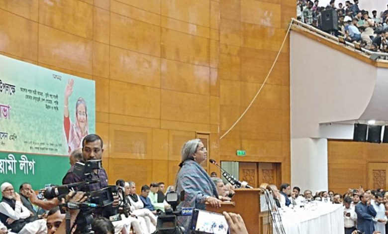 শিক্ষামন্ত্রী ও আওয়ামী লীগের যুগ্ম সাধারণ সম্পাদক ডা. দীপু মনি আজ বুধবার রাজধানীর বঙ্গবন্ধু আন্তর্জাতিক সম্মেলন কেন্দ্রে শেখ হাসিনার ‘স্বদেশ প্রত্যাবর্তন দিবস’ উপলক্ষে আয়োজিত সভায় বক্তব্য দেন।